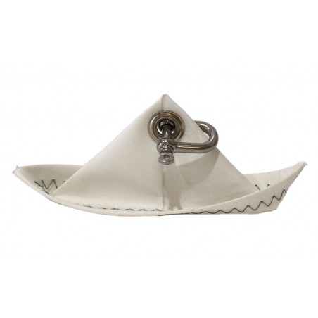 porte-clés en forme de bateau fait en voile, blanc