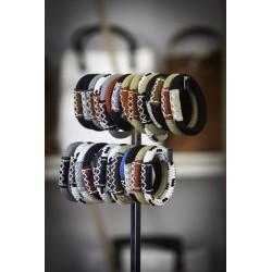 photo de plusieurs bracelets en cordage de différentes couleurs