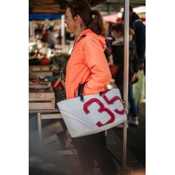 photo sac cabas en voile, blanc et rouge la conchée porté