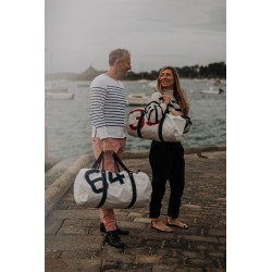 photo sac polochon grande taille, en voile, blanc avec numéro, porté