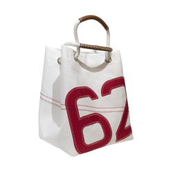 sac à main en voile, blanc avec numéro rouge, de biais