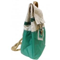 sac à dos vert et blanc trésor en voile de profil