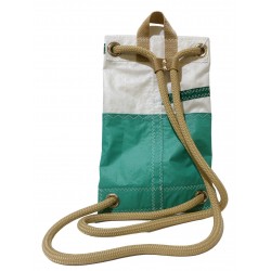 sac à dos vert et blanc trésor en voile de dos