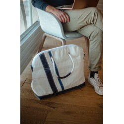 sac de voyage en voile, blanc avec des bandes bleues