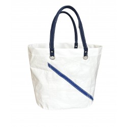 sac cabas blanc avec numéro en bleu, en voile "cowes" de dos