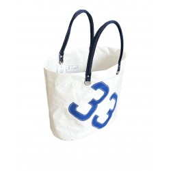 sac cabas blanc avec numéro en bleu, en voile "cowes" de biais