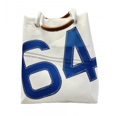 sac à main en voile, blanc avec numéro bleu roi, de face