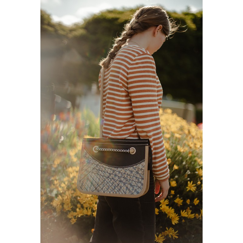 sac à main en voile technique, beige, zippé, porté épaule