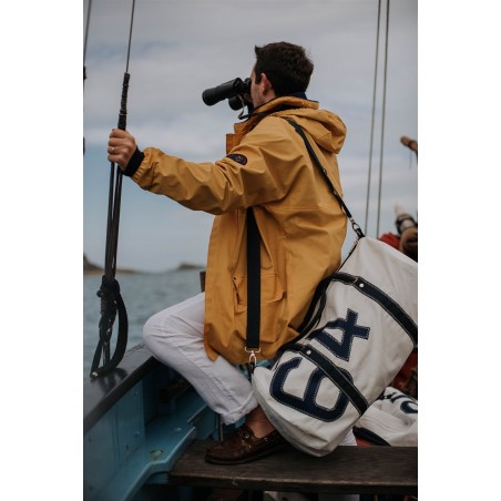 sac polochon grande taille, en voile, blanc avec numéro, porté