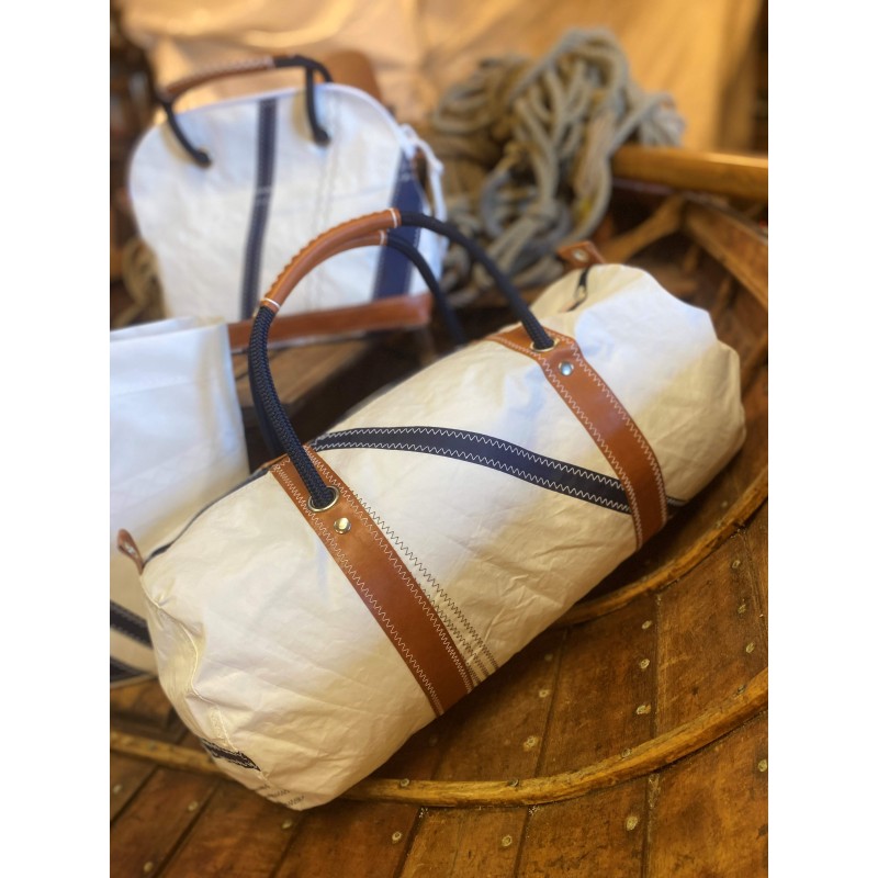 Regate S, with leather, white sail and blue line collection