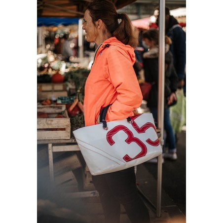 photo sac cabas en voile, blanc et rouge la conchée porté